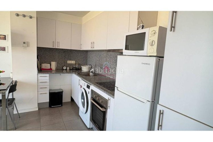 Piso  en venta con balcón a pie de comedor, parking y trastero, listo para entrar a vivir! en Terrassa