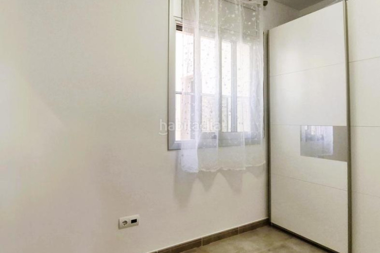 Planta baja  seminueva de 3 hab con patio de 60 m2 sur en rambla francesc macia en Terrassa