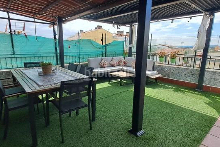 Ático atico totalmente reformado. 2 hab. dobles. 2 terrazas. amplio estudio. en Terrassa