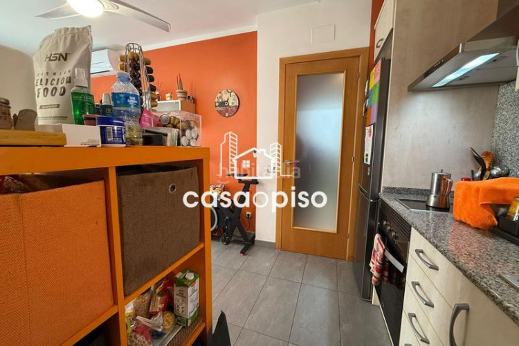 Piso acogedor piso seminuevo en ca nanglada con mucha luz, cocina americana, orientación este y construido en 2009. ideal para invertir en Terrassa