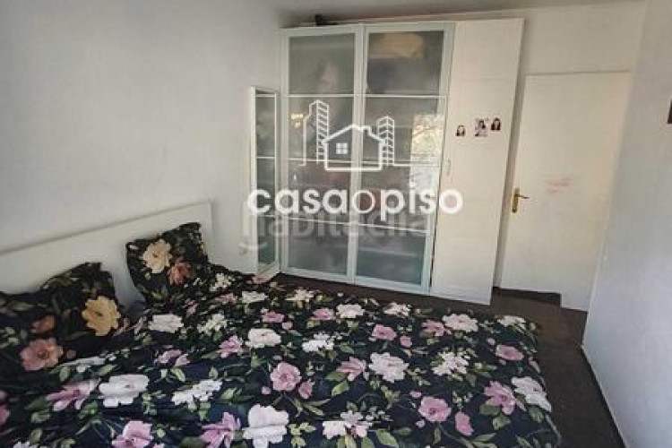 Piso  reformado en La Cogullada 3 dormitorios, 1 baño, todo exterior, cocina individual, con dos balcones uno de 6m y otro de 4m y en Terrassa