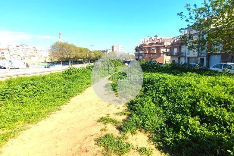 Planta baja preciosa planta baja en Roc Blanc ronda ponent! en Terrassa