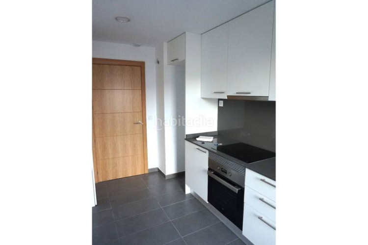 Piso torressana fantastico piso de 2 habitaciones con pk trastero con piscina comunitaria en Terrassa