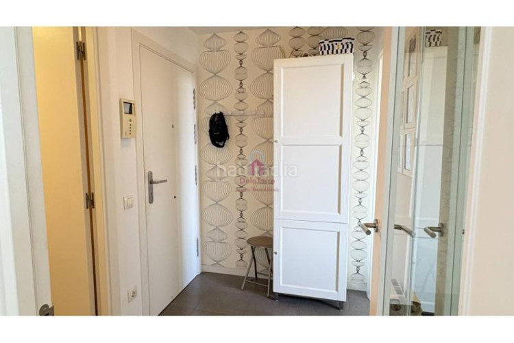 Piso  en venta con balcón a pie de comedor, parking y trastero, listo para entrar a vivir! en Terrassa