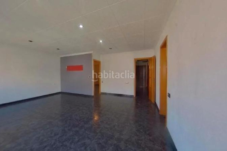 Piso errassa (barcelona). "okupado" (no se puede visitar ni hipotecar). en Terrassa