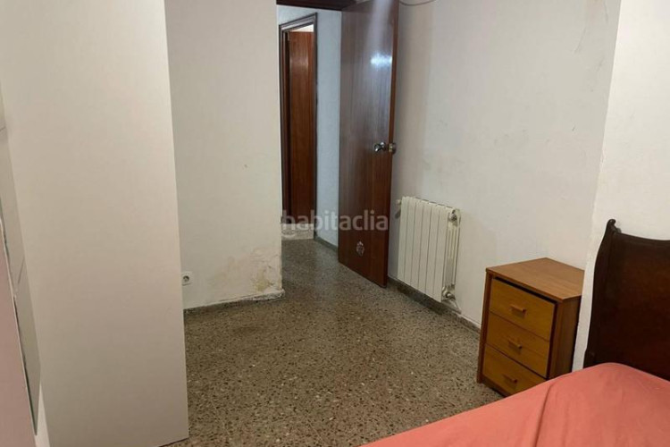 Piso  en muy buena zona ara dejar a su gusto en Terrassa