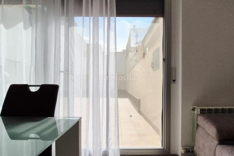 Planta baja  seminueva de 3 hab con patio de 60 m2 sur en rambla francesc macia en Terrassa