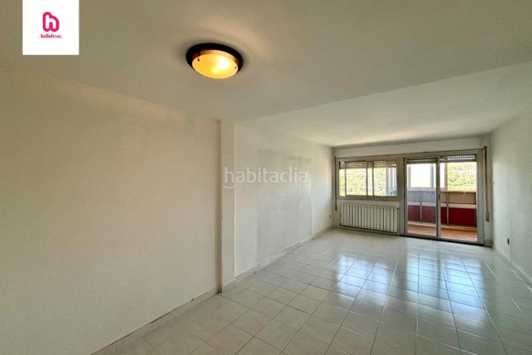 Piso  de 4 habitaciones con lavadero galería y balcón en Terrassa