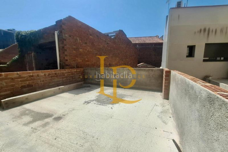 Casa  de pueblo independiente en construccion para acabar a tu gusto en Terrassa