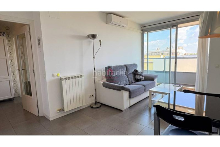 Piso  en venta con balcón a pie de comedor, parking y trastero, listo para entrar a vivir! en Terrassa