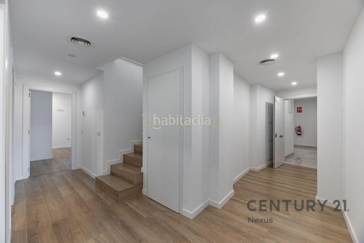 Apartamento en carrer de pere fizes ático dúplex con distribución invertida, suite, terrazas y acabados premium en Terrassa