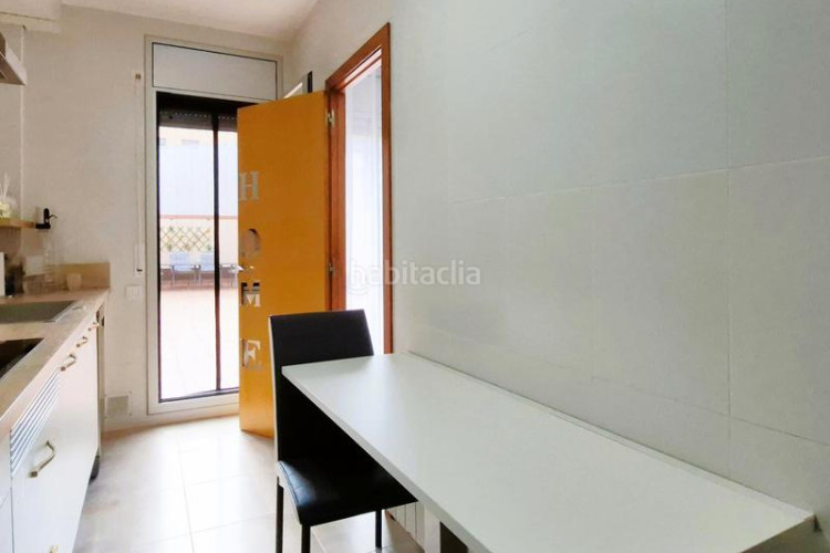 Piso Sant Pere Nord. calle girona. piso seminuevo de 3habs + 2lav. + patio + pk + trastero en Terrassa