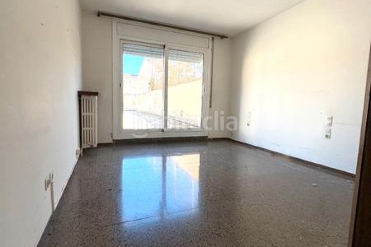 Piso  señorial único en pleno centro – 6 habitaciones, 3 baños, terraza de 200 m², parking incluido en Terrassa