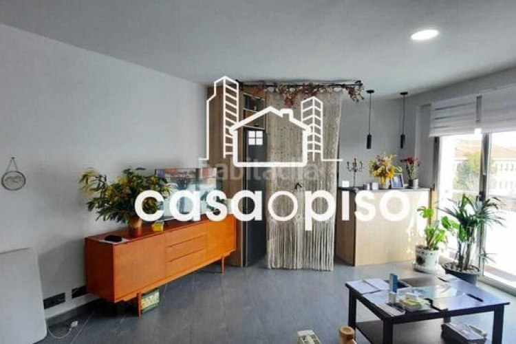 Dúplex  seminuevo en ca nanglada, 2 dormitorios, 2 baños, terraza de 15m y garaje. buena ubicación y vistas despejadas. ven a visit en Terrassa