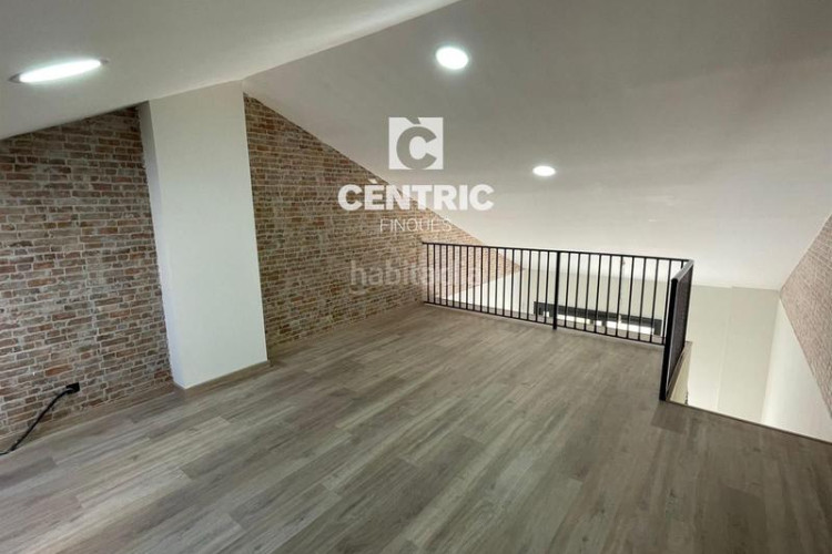 Dúplex  de obra nueva de 2 habitaciones buhardilla multifuncional y terraza en Terrassa