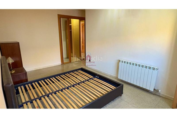 Ático  en venta tocando avda. jaume 1 de 105m construidos con salida a terraza de 18m a pie de comedor. en Terrassa