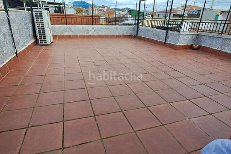 Piso zona de Ca n'Anglada. ático de 2habs + 1 lav. + 2 terrazas en Terrassa