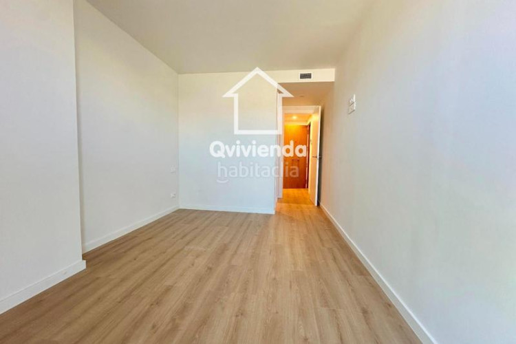 Piso  de 3 habitaciones con balcón en rbla francesc macià en Terrassa