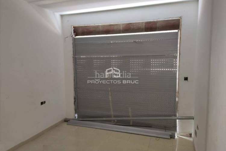 Dúplex  con amplia terraza, parking en venta infórmese en Terrassa