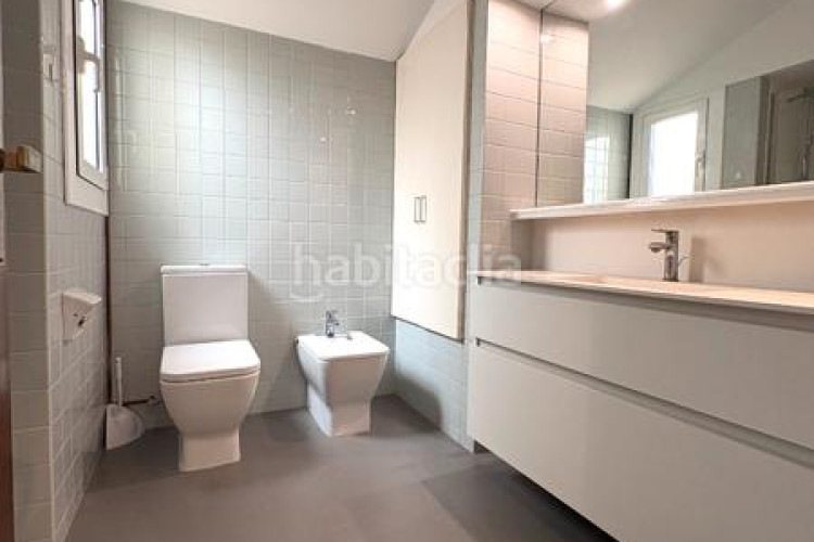 Piso  señorial único en pleno centro – 6 habitaciones, 3 baños, terraza de 200 m², parking incluido en Terrassa