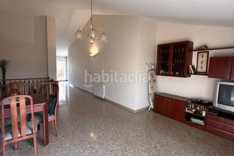 Dúplex atico-duplex de 4 habitaciones + estudio, 2 terrazas y parking en Terrassa