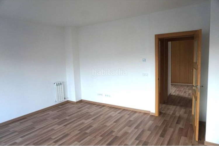 Piso fantastico piso de 2 habitaciones con pk trastero con piscina comunitaria en Terrassa