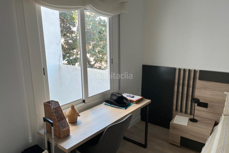Piso en carrer de topete 52 precioso piso muy luminoso en inmejorable ubicación: consta de un salón-comedor, cocina, 3 habitaciones, baño, aseo, balcón y tra. en Terrassa