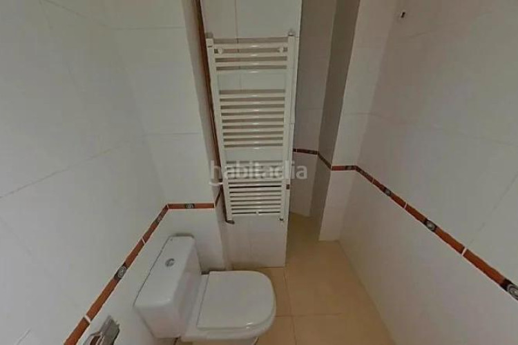 Piso errassa (barcelona). "okupado" (no se puede visitar ni hipotecar). en Terrassa