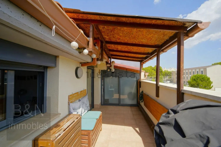 DÚPLEX EN EXCLUSIVA CON TERRAZA PRIVADA Y PLAZA DE GARAJE – UN HOGAR PARA VIVIRLO