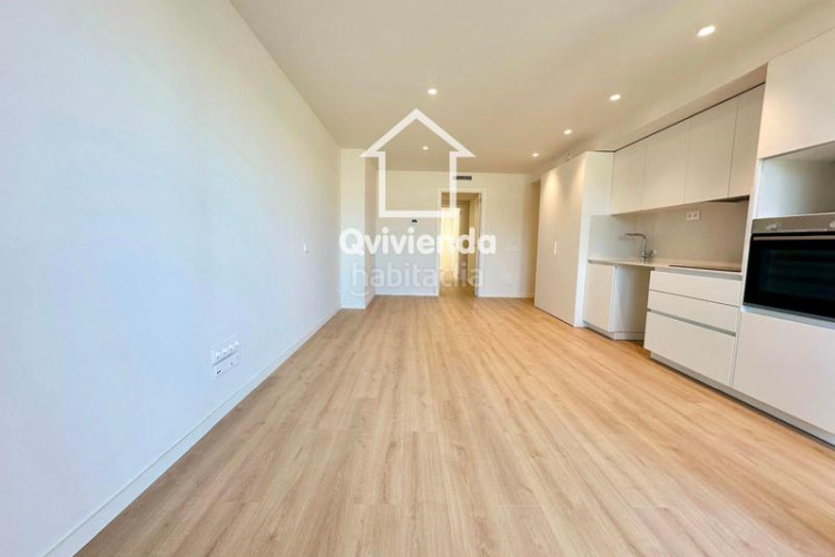 Piso  de 3 habitaciones con balcón en rbla francesc macià en Terrassa