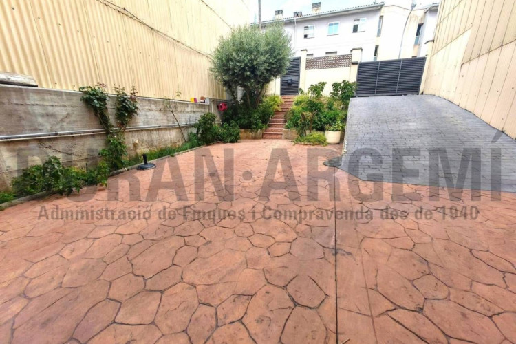 Aneto, Les Arenes - La Gru00EDpia  Can Montllor
