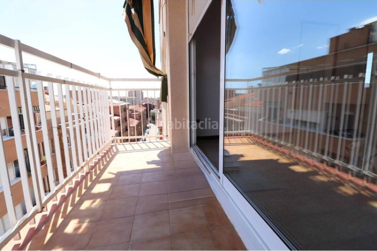 Piso escoles, acabado de reformar en Plaça Catalunya - Escola Industrial Terrassa