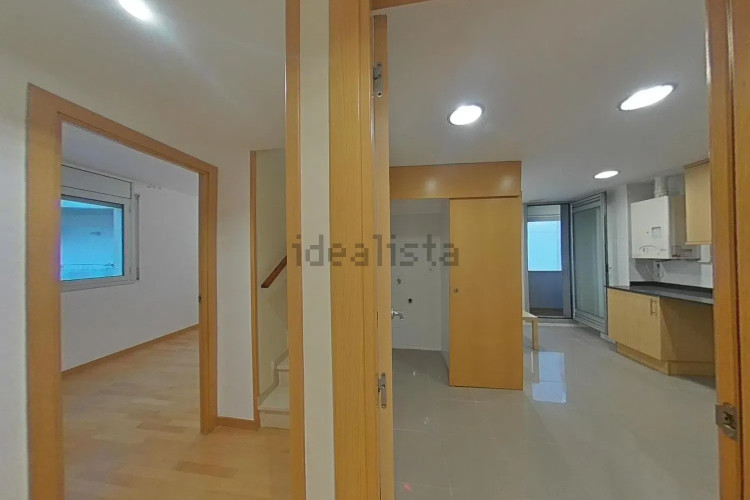 ESPECTACULAR DÚPLEX DE 4DORMITORIOS+3BAÑOS +BALCON+TERRAZA + PARKING (17M).
