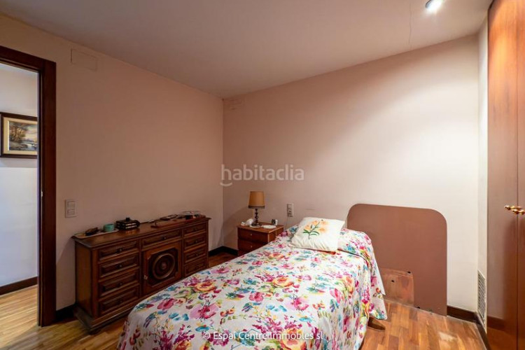 Piso vive en sant pere piso de 88 m con 3 habitaciones, 2 baños y salón luminoso. ubicación ideal cerca de todo en Terrassa