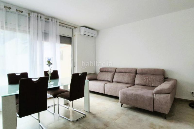 Planta baja  seminueva de 3 hab con patio de 60 m2 sur en rambla francesc macia en Terrassa