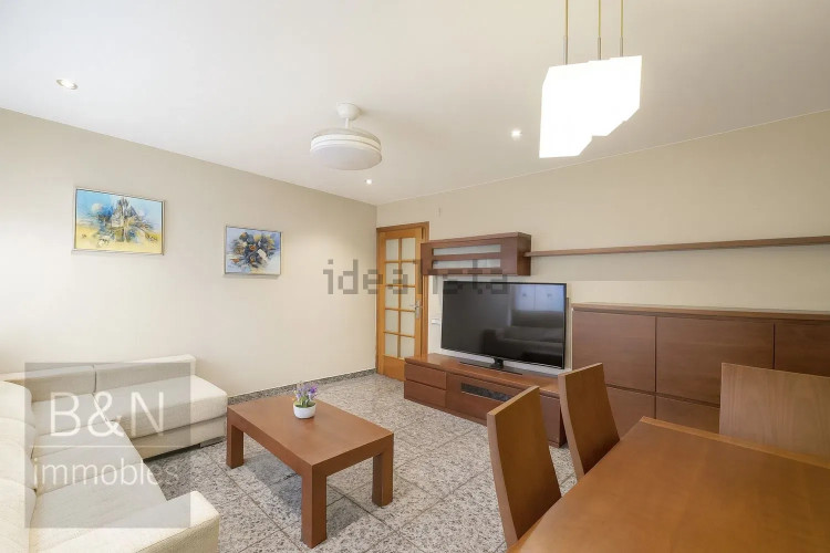 Una planta baja con alma de hogar y dos terrazas que te invitan a disfrutar de la vida