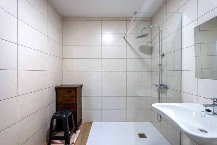 Casa adosada zona centro. casa adosada de 4habs. + 2lav. `terraza + garaje en Terrassa