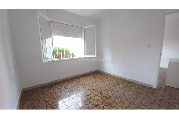 Piso  en la calle olot en Les Arenes - La Grípia - Can Montllor Terrassa