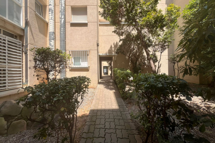Carrer del Besu00F2s, Les Arenes - La Gru00EDpia  Can Montllor
