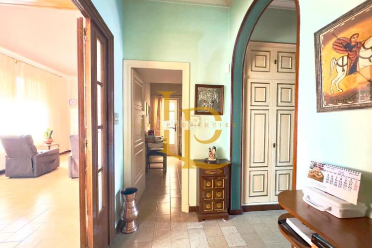 Casa adosada preciosa casa con terraza y garaje en una zona privilegiada en Terrassa