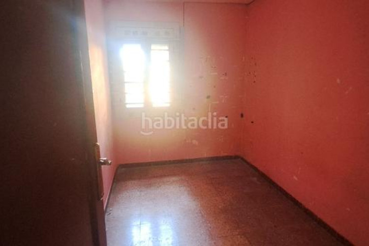 Piso oferta flash! piso de 65 m a reformar en grupo montserrat, en Terrassa