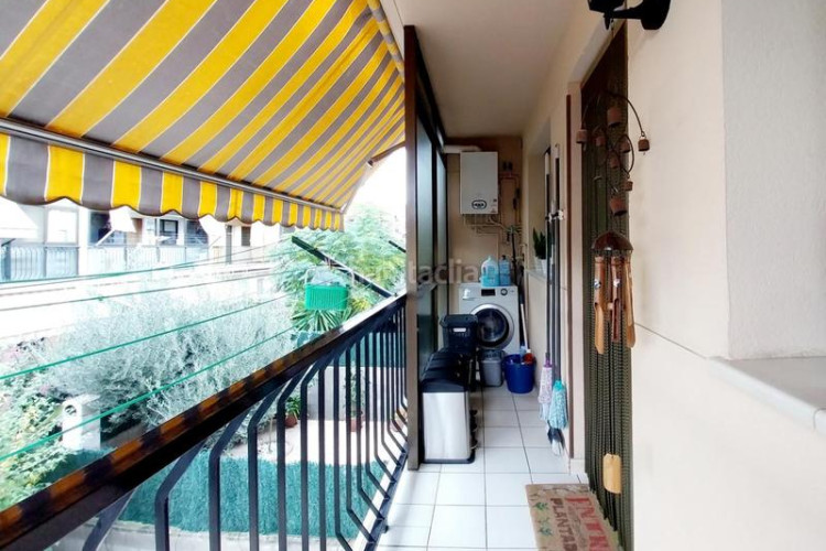 Casa magnifica casa unifamiliar de 230 m2 con 3 hab dobles y gran estudio 55 m2 en Terrassa