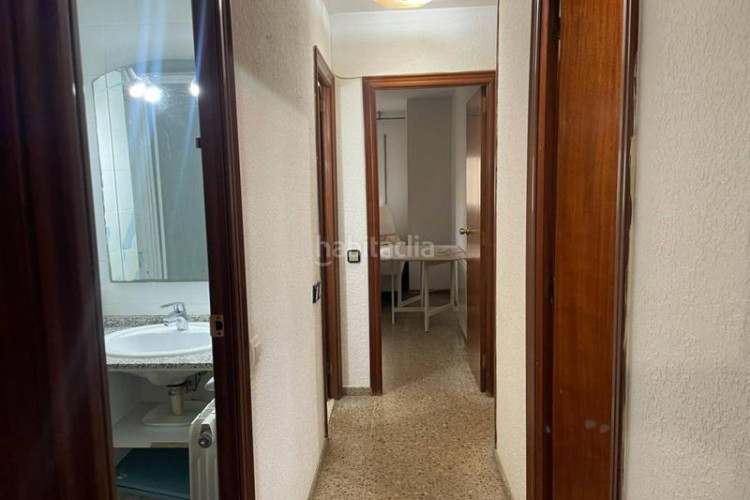 Piso  en muy buena zona ara dejar a su gusto en Terrassa