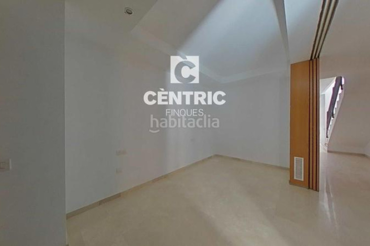 Dúplex piso reformado con 3 habitaciones y alquiler activo inversión con recorrido! en Terrassa