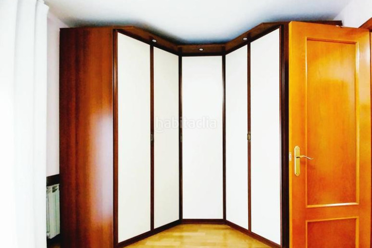 Casa magnifica unifamiliar de 230 m2 con garaje 3 coches, 3 grandes dormitorios, especatcular estudio 55 m2 y patio en Terrassa