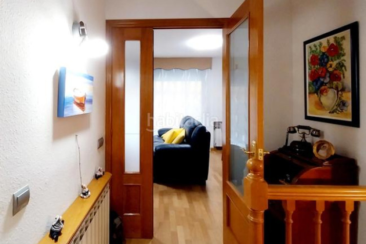 Casa adosada la gripia. casa adosada de 3habs + estudio + 2lav + terraza + garaje en Terrassa