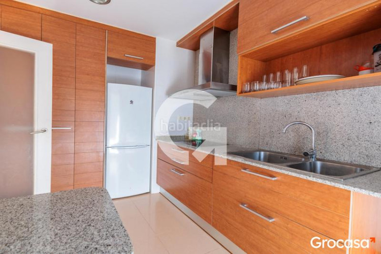 Planta baja precioso piso con terraza y parking en Can Roca en Terrassa