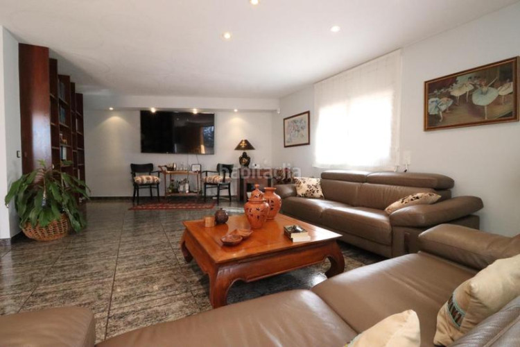 Casa única e impresionante finca a 4 vientos con piscina y jardin en Terrassa
