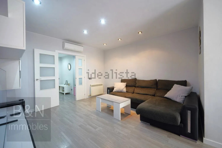 Una vivienda reformada con encanto, dos balcones y plaza de parking