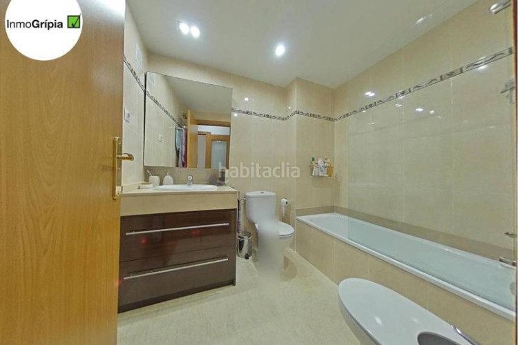 Piso  en venta en les arenescan montllorla grípia08227 en Terrassa